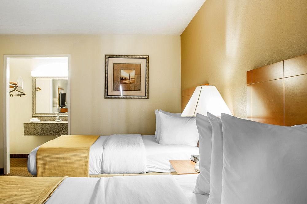 Wilkes-Barre Inn & Suites Esterno foto