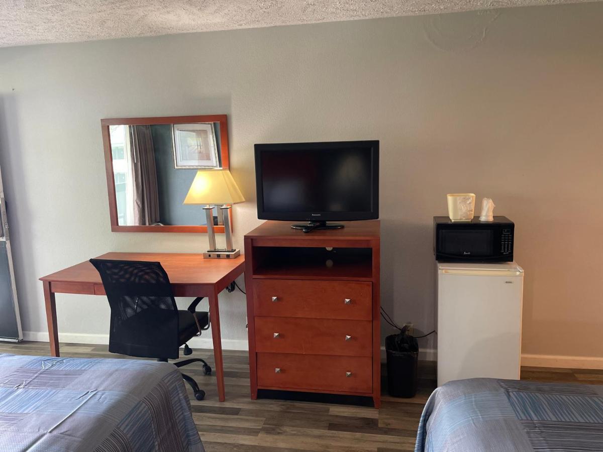 Wilkes-Barre Inn & Suites Esterno foto