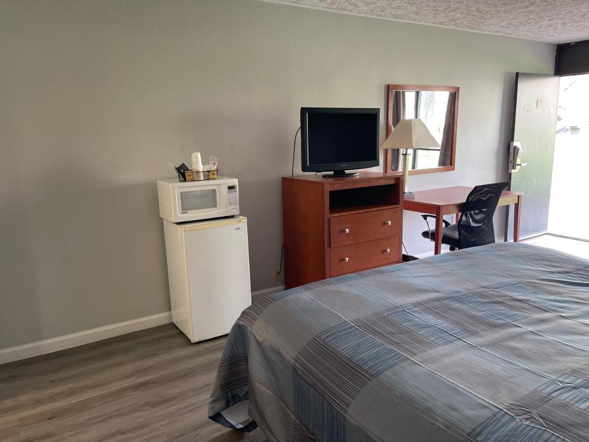 Wilkes-Barre Inn & Suites Esterno foto