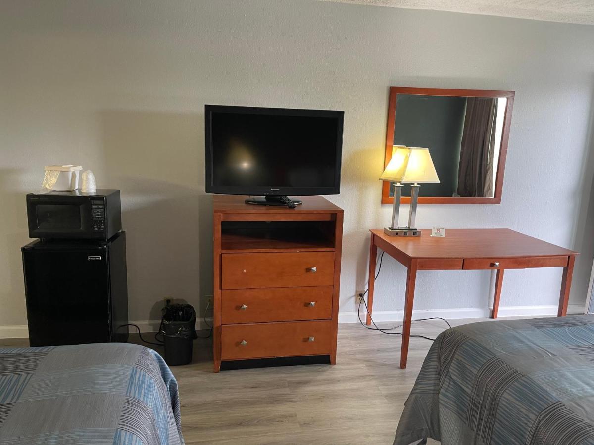 Wilkes-Barre Inn & Suites Esterno foto