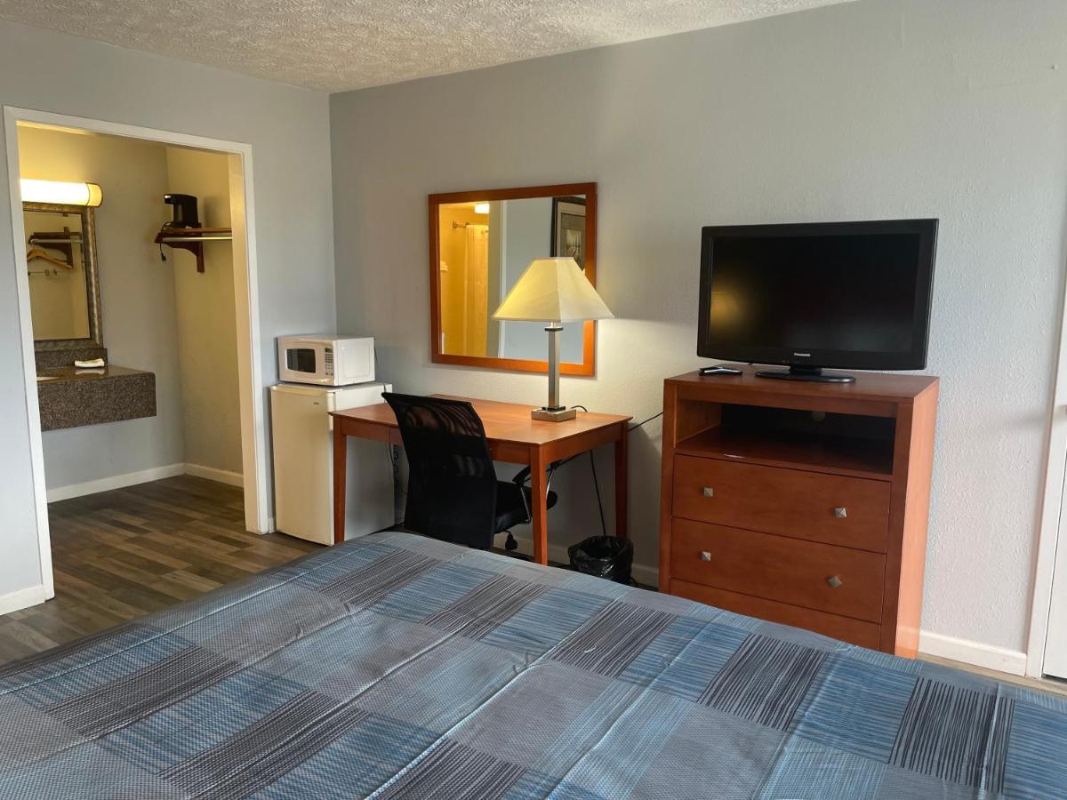 Wilkes-Barre Inn & Suites Esterno foto