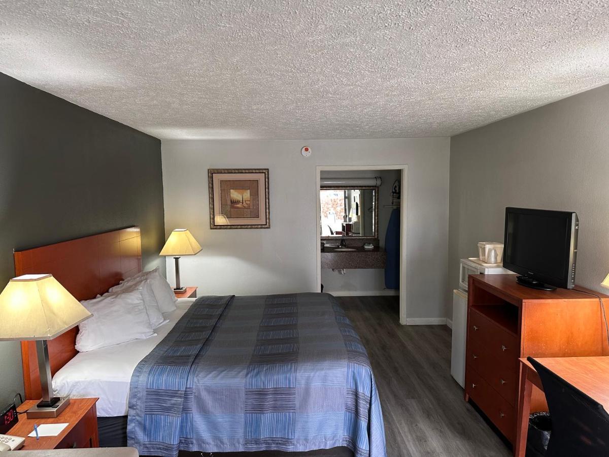 Wilkes-Barre Inn & Suites Esterno foto