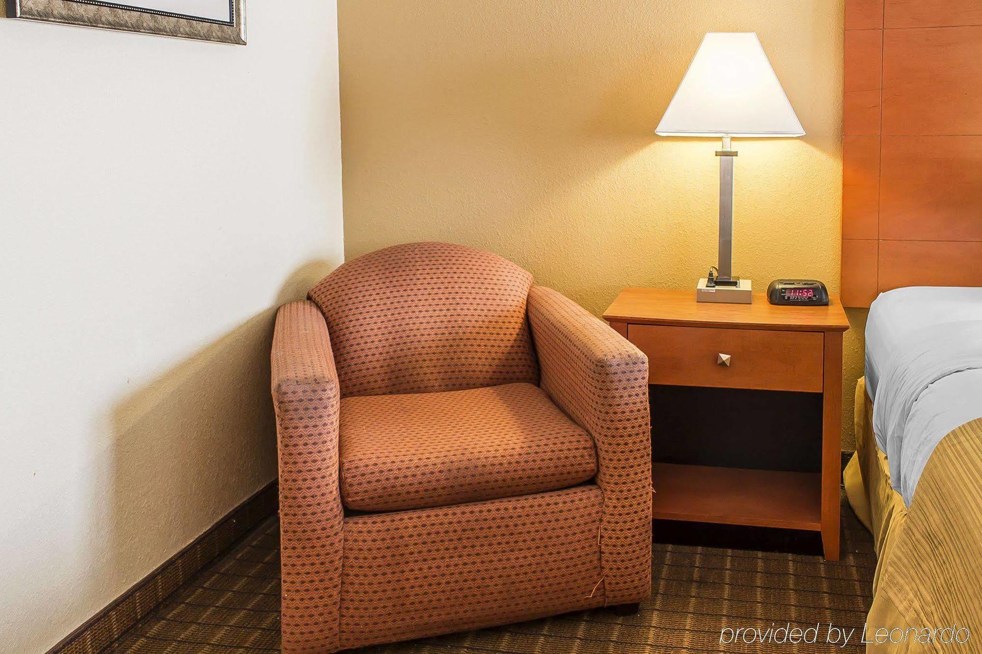 Wilkes-Barre Inn & Suites Esterno foto