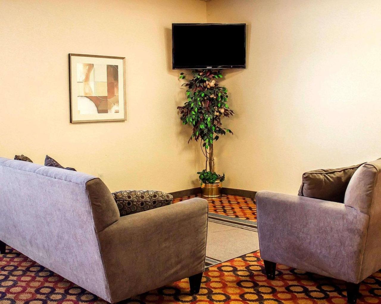 Wilkes-Barre Inn & Suites Esterno foto