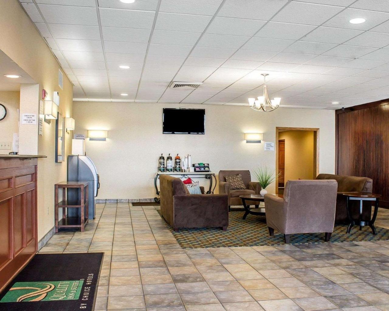 Wilkes-Barre Inn & Suites Esterno foto