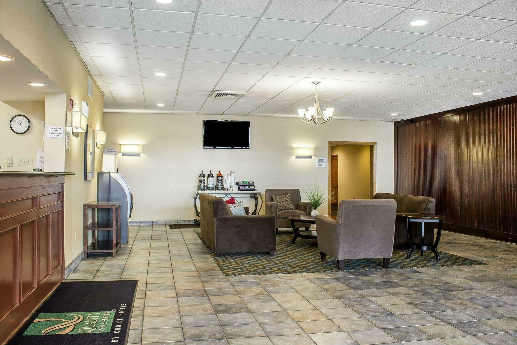 Wilkes-Barre Inn & Suites Esterno foto